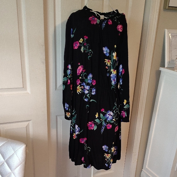 Old Navy Dresses & Skirts - Old Navy Black Floral Dress